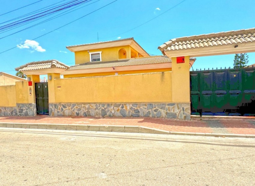 Resale - Villa - Torrevieja - Torrevieja Centro