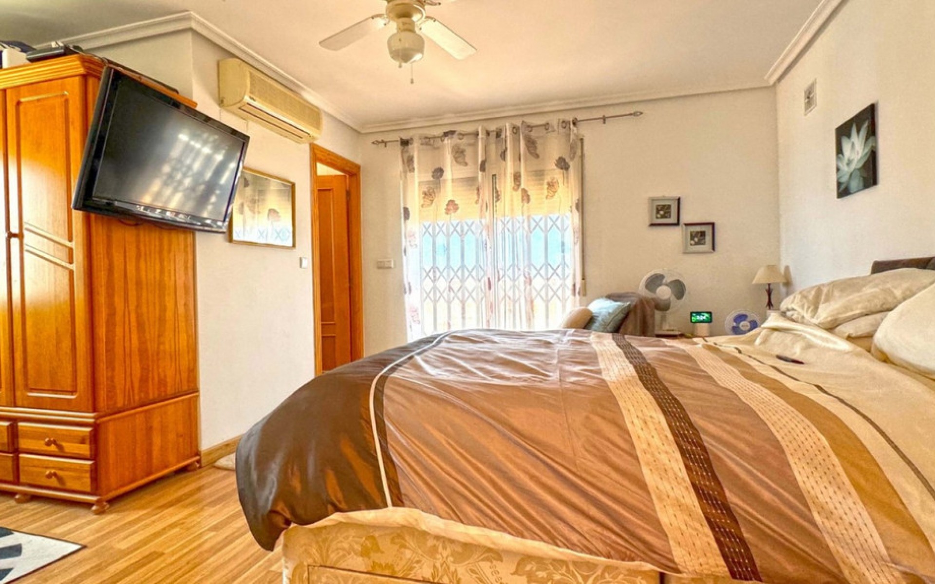 Resale - Villa - Torrevieja - Torrevieja Centro