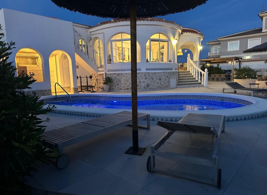 Resale - Villa - Torrevieja - Torrevieja Centro