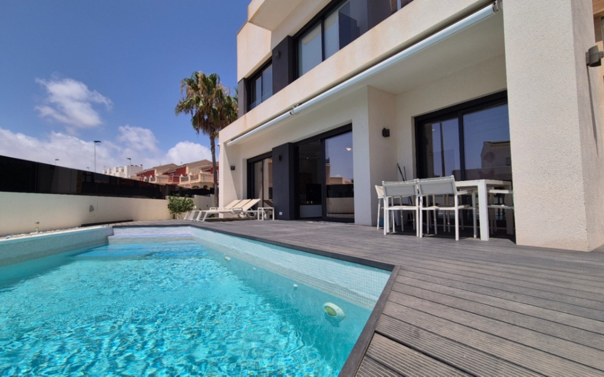 Resale - Villa - Torrevieja - Torrevieja Centro
