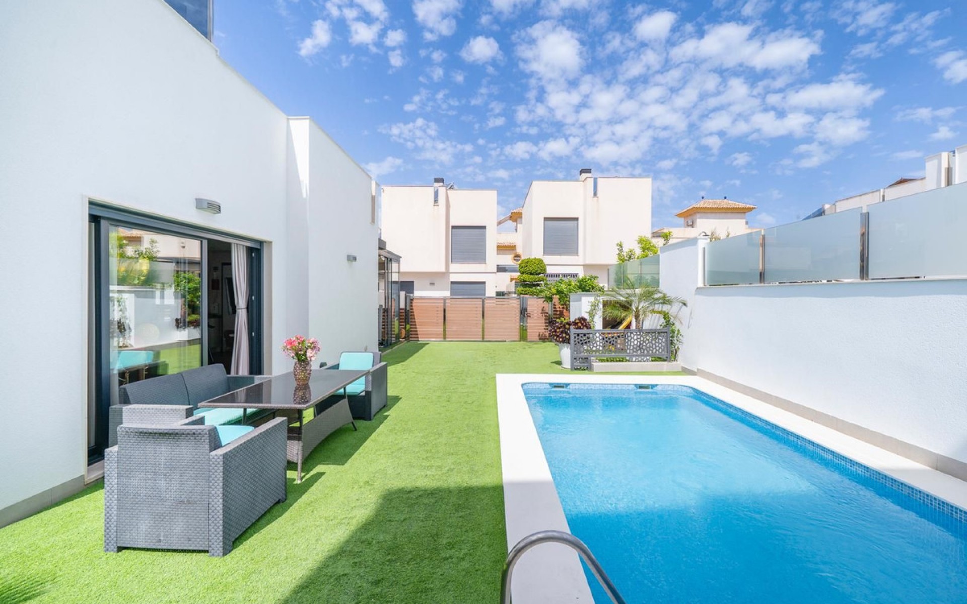 Resale - Villa - Torrevieja - Torrevieja Centro