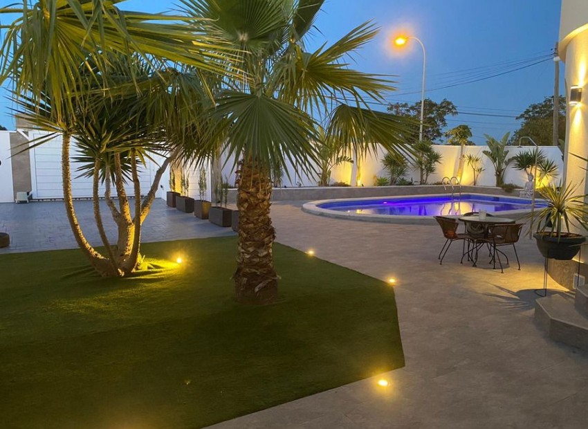 Resale - Villa - Torrevieja - Torrevieja Centro