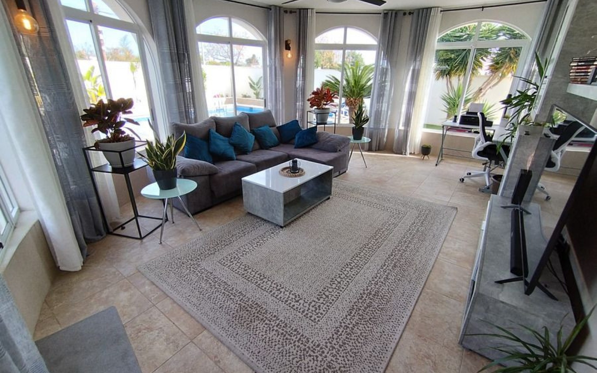 Resale - Villa - Torrevieja - Torrevieja Centro