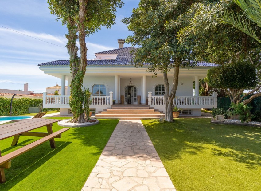 Resale - Villa - Torrevieja - Torrevieja Centro