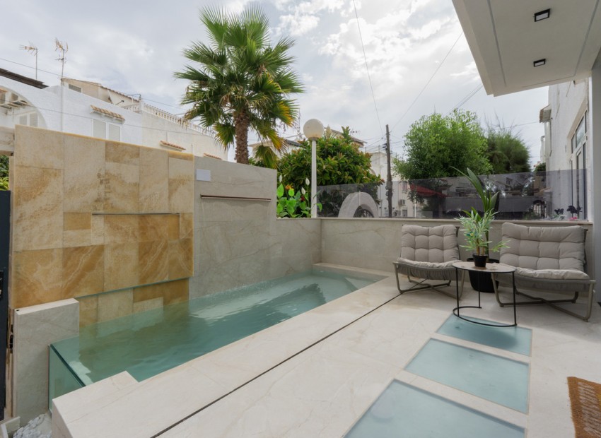 Resale - Villa - Torrevieja - Torrevieja Centro