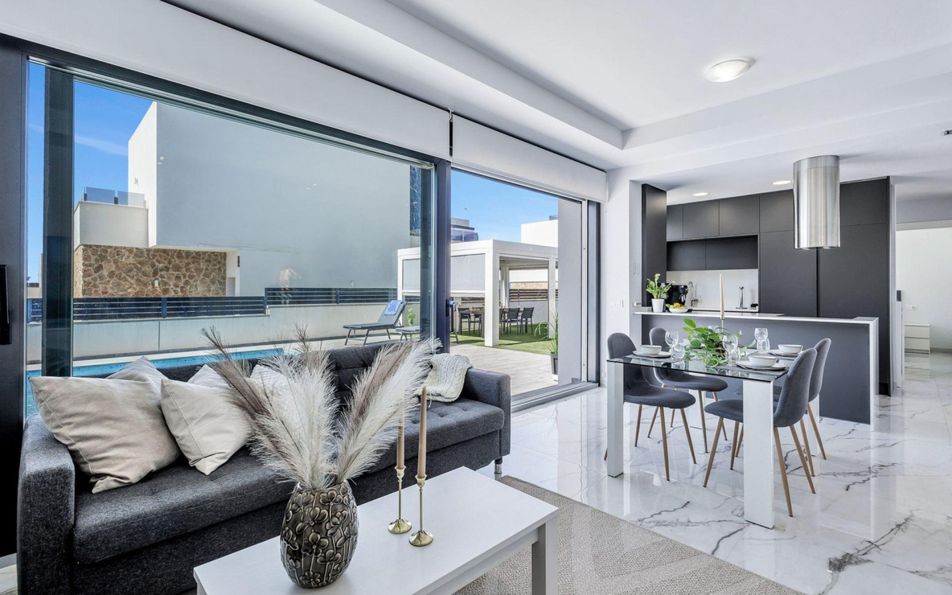 Resale - Villa - Torrevieja - Torrevieja Centro