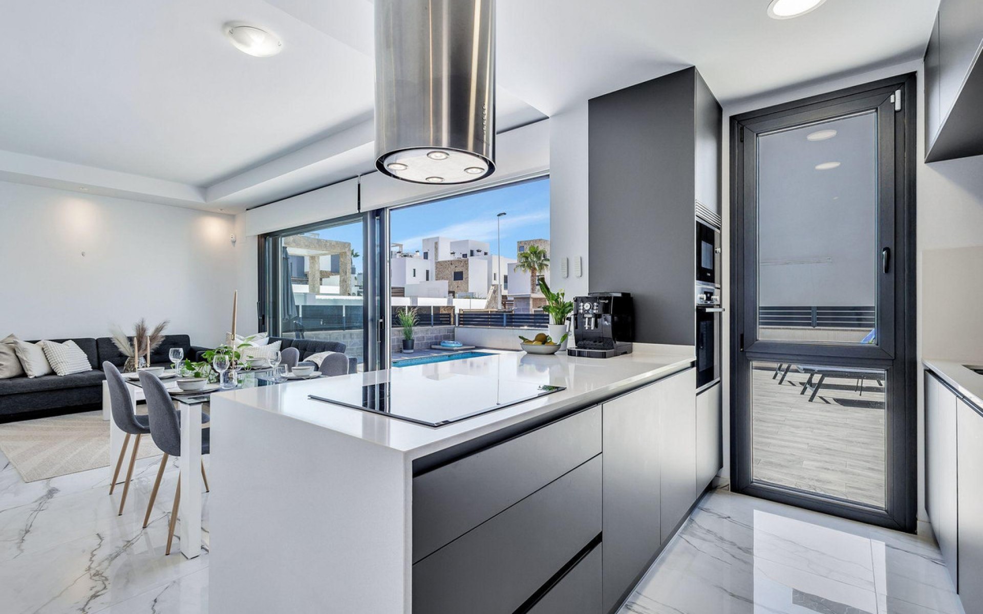 Resale - Villa - Torrevieja - Torrevieja Centro