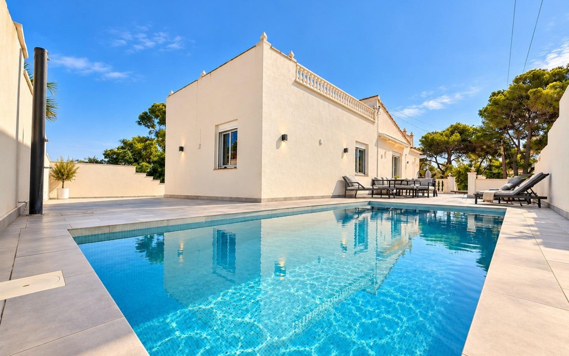 Resale - Villa - Torrevieja - Torrevieja Centro