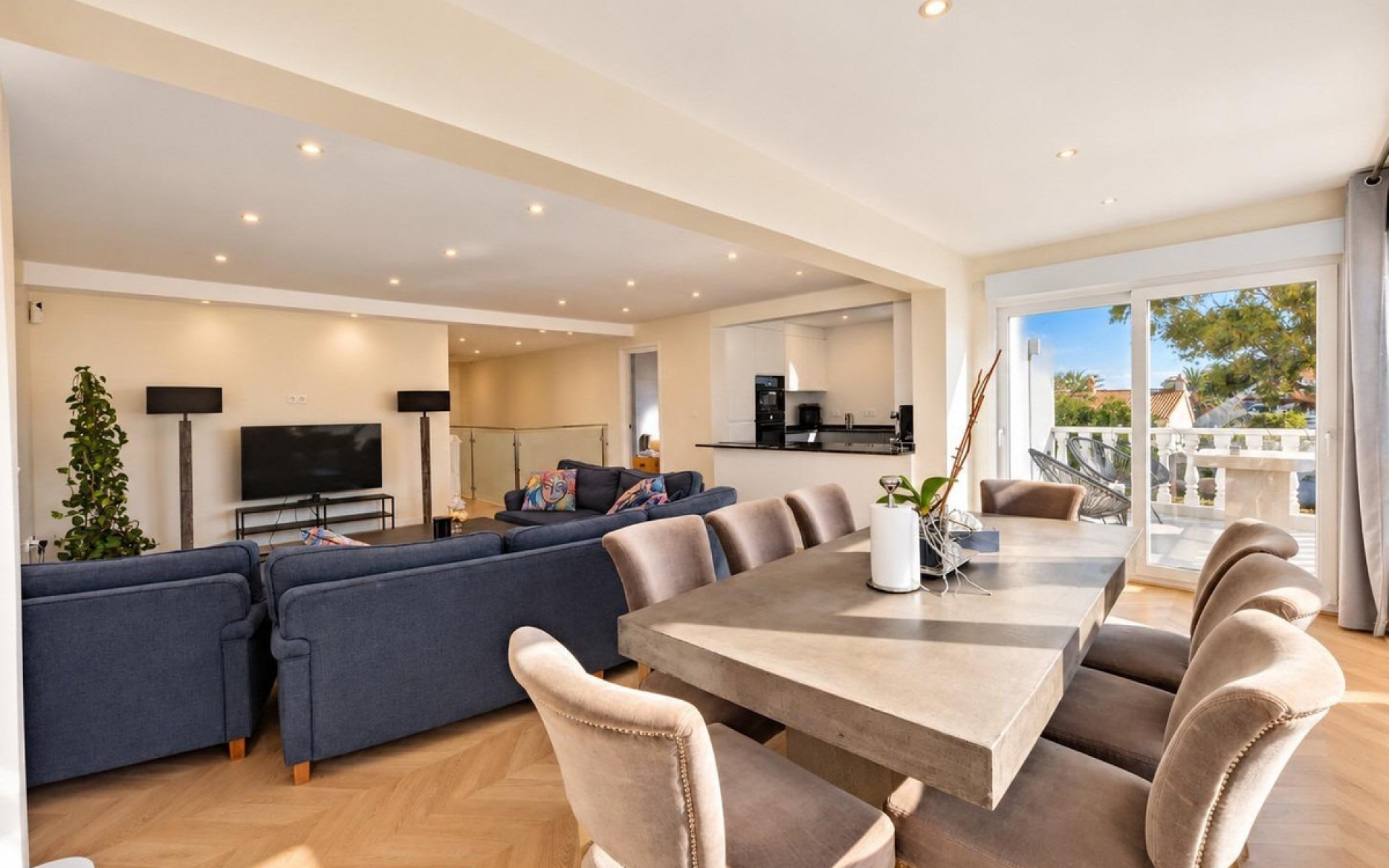 Resale - Villa - Torrevieja - Torrevieja Centro