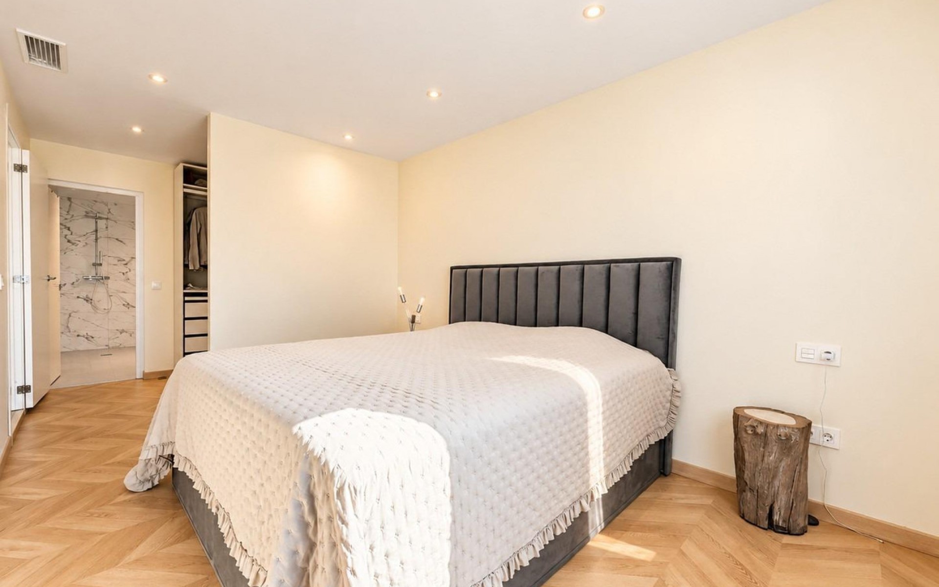 Resale - Villa - Torrevieja - Torrevieja Centro