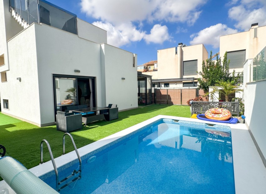 Resale - Villa - Torrevieja - Torrevieja Centro