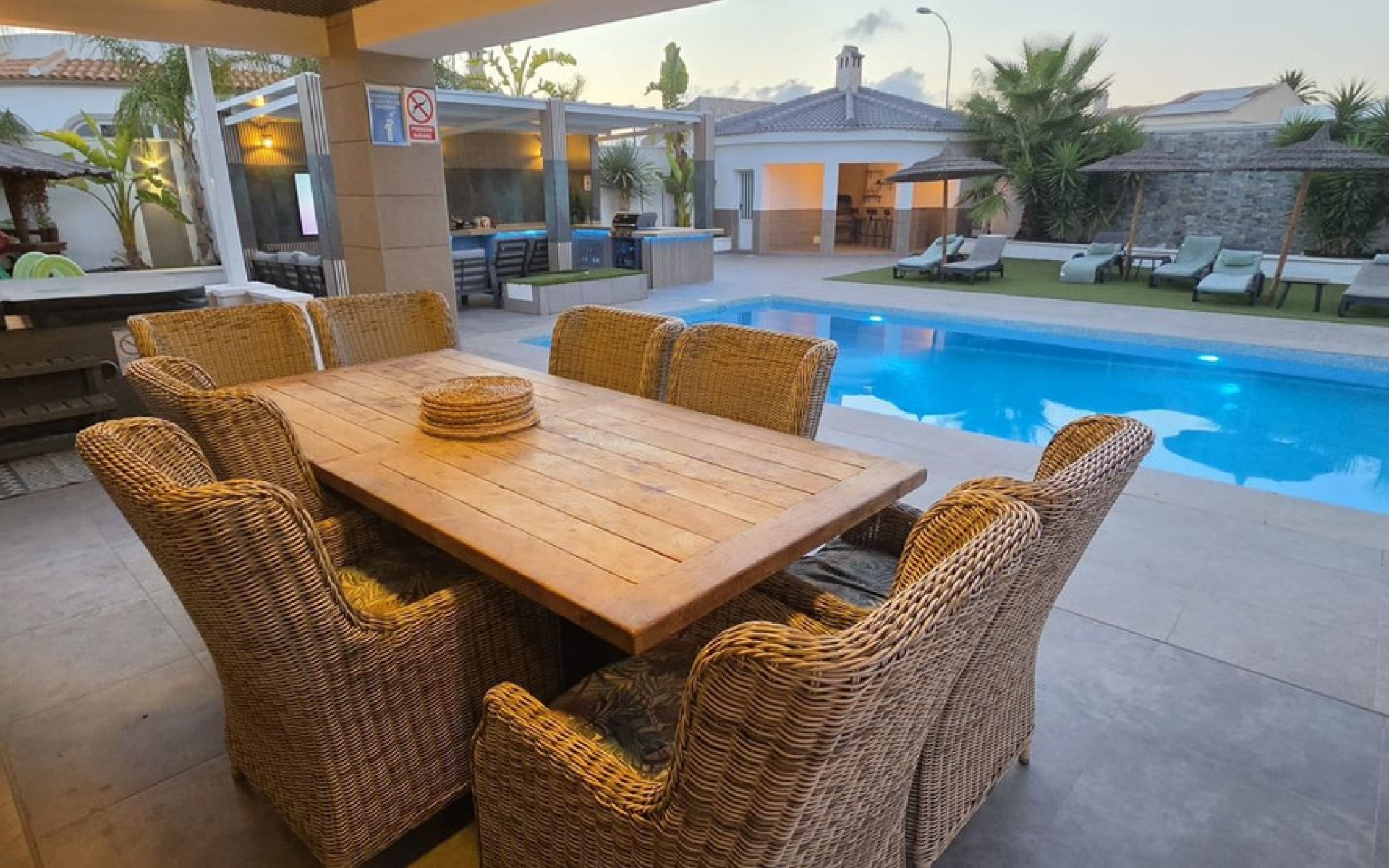 Resale - Villa - Torrevieja - Torrevieja Centro