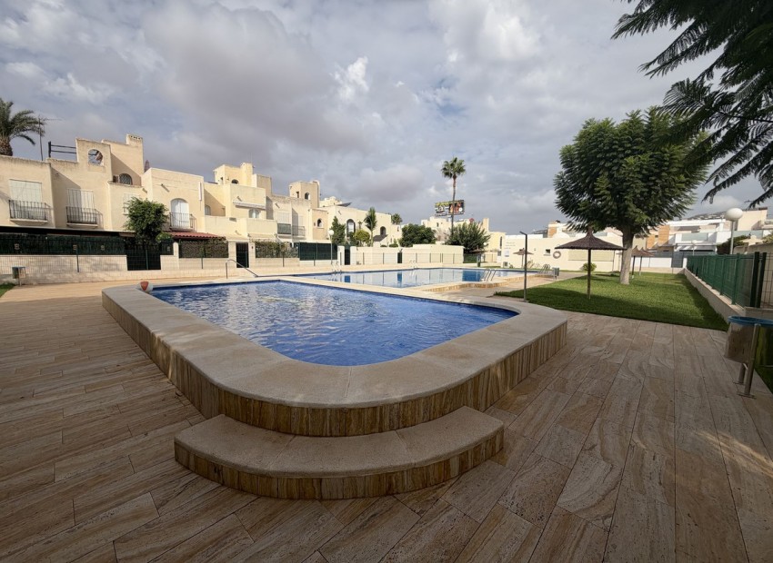 Resale - Villa - Torrevieja - Torrevieja Centro