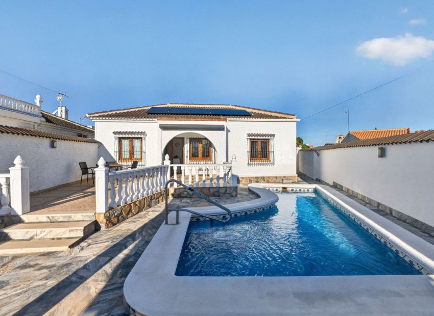 Resale - Villa - Torrevieja - Torrevieja Centro