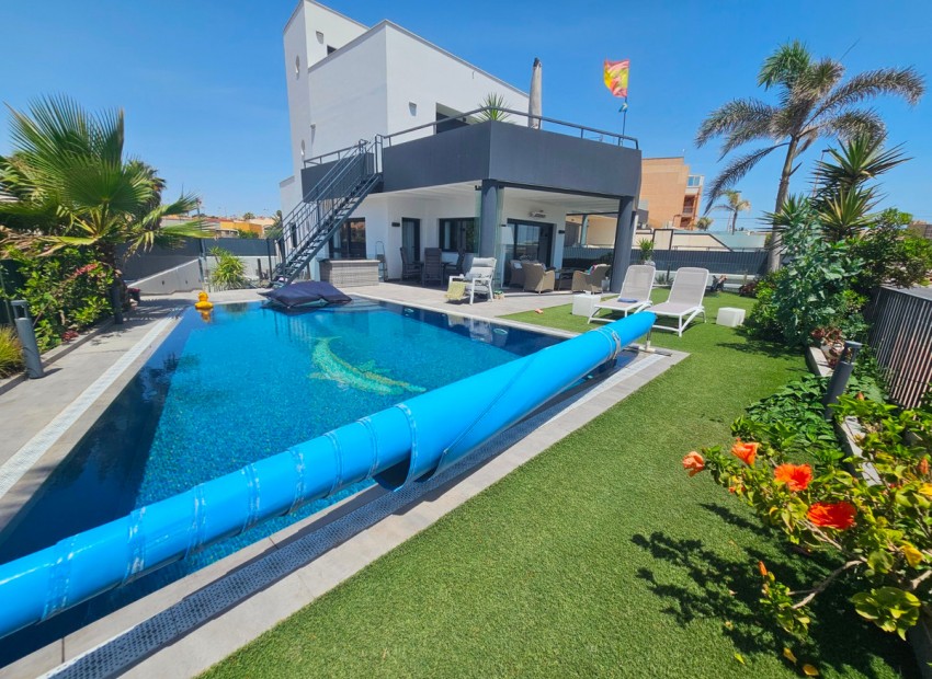 Resale - Villa - Torrevieja - Torrevieja Centro