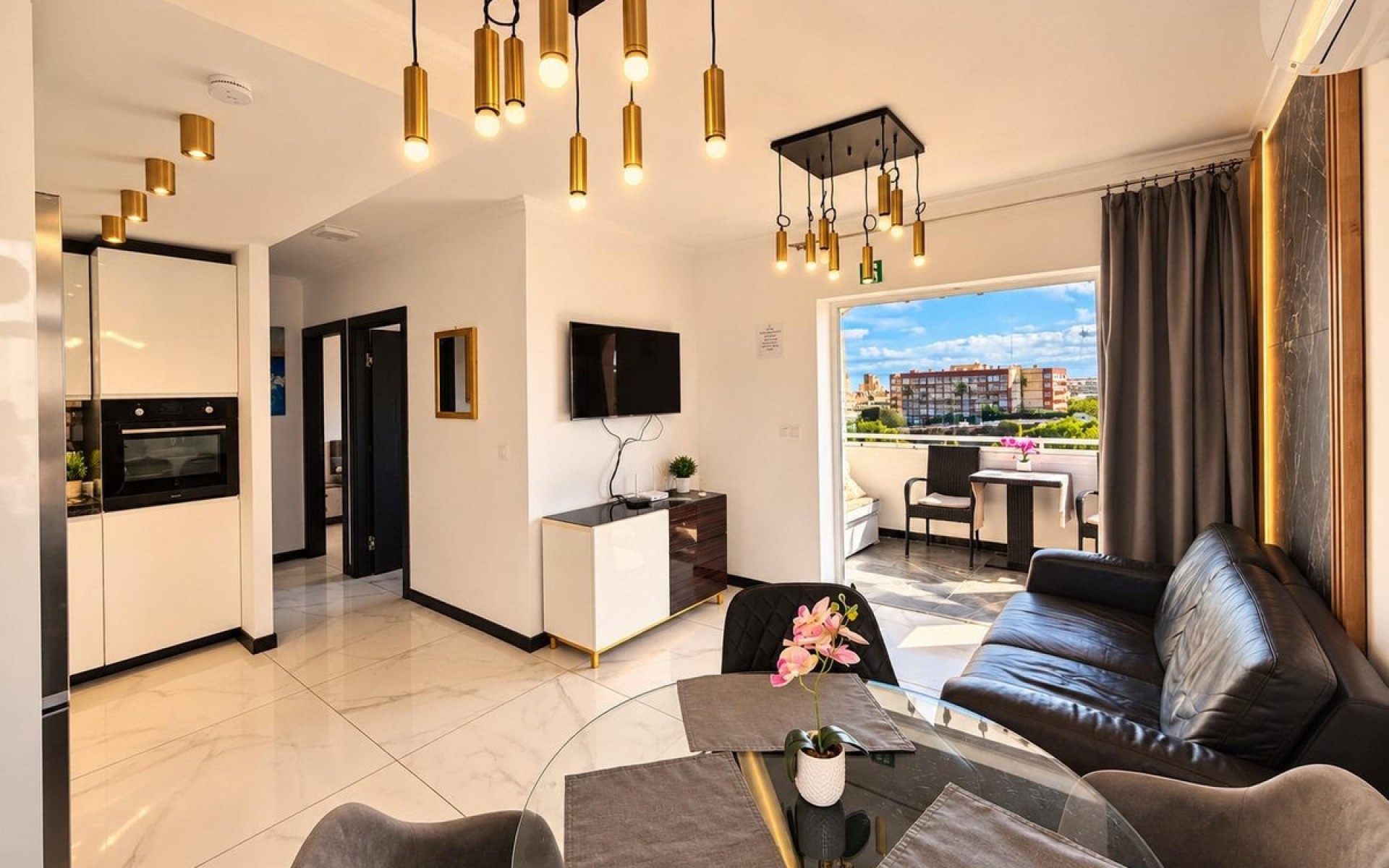 Resale - Villa - Torrevieja - Torrevieja Centro