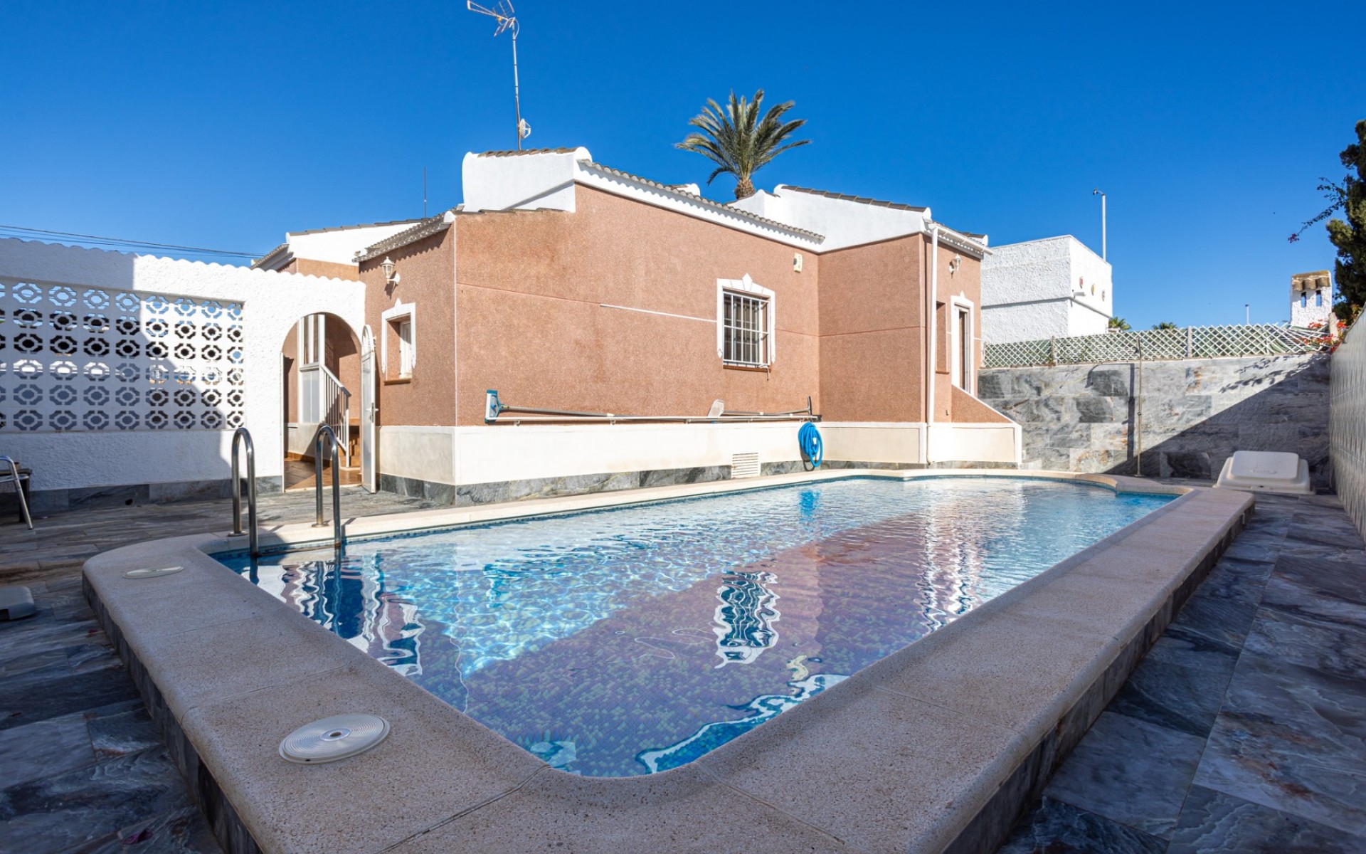 Resale - Villa - Torrevieja - Urbanización San Luis