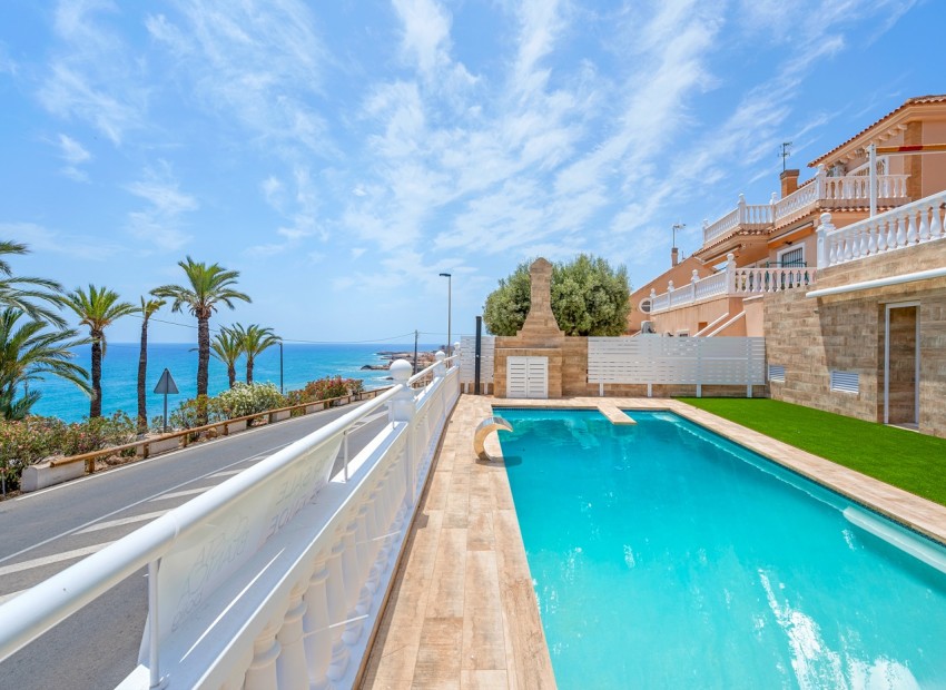 Resale - Villa - Torrevieja