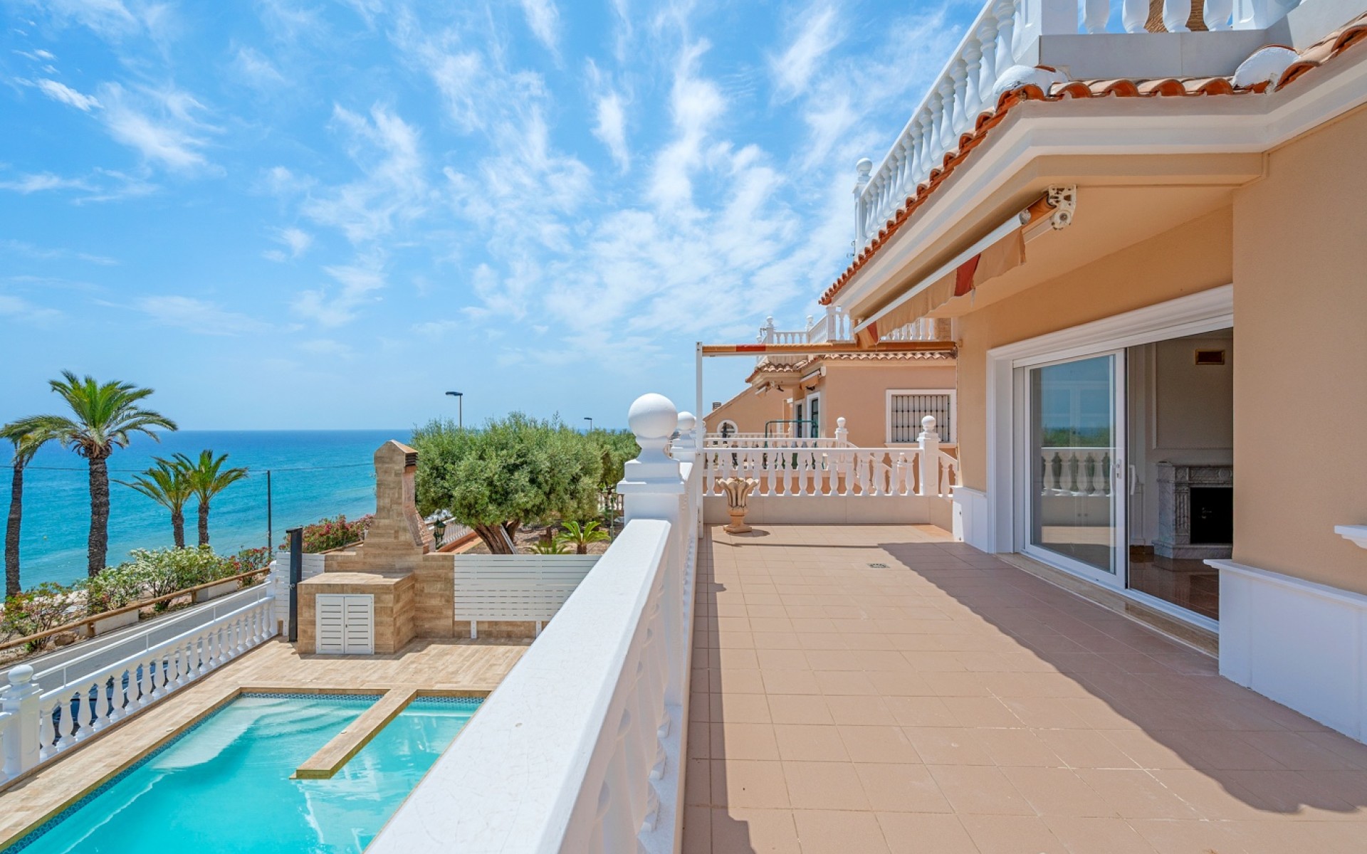 Resale - Villa - Torrevieja