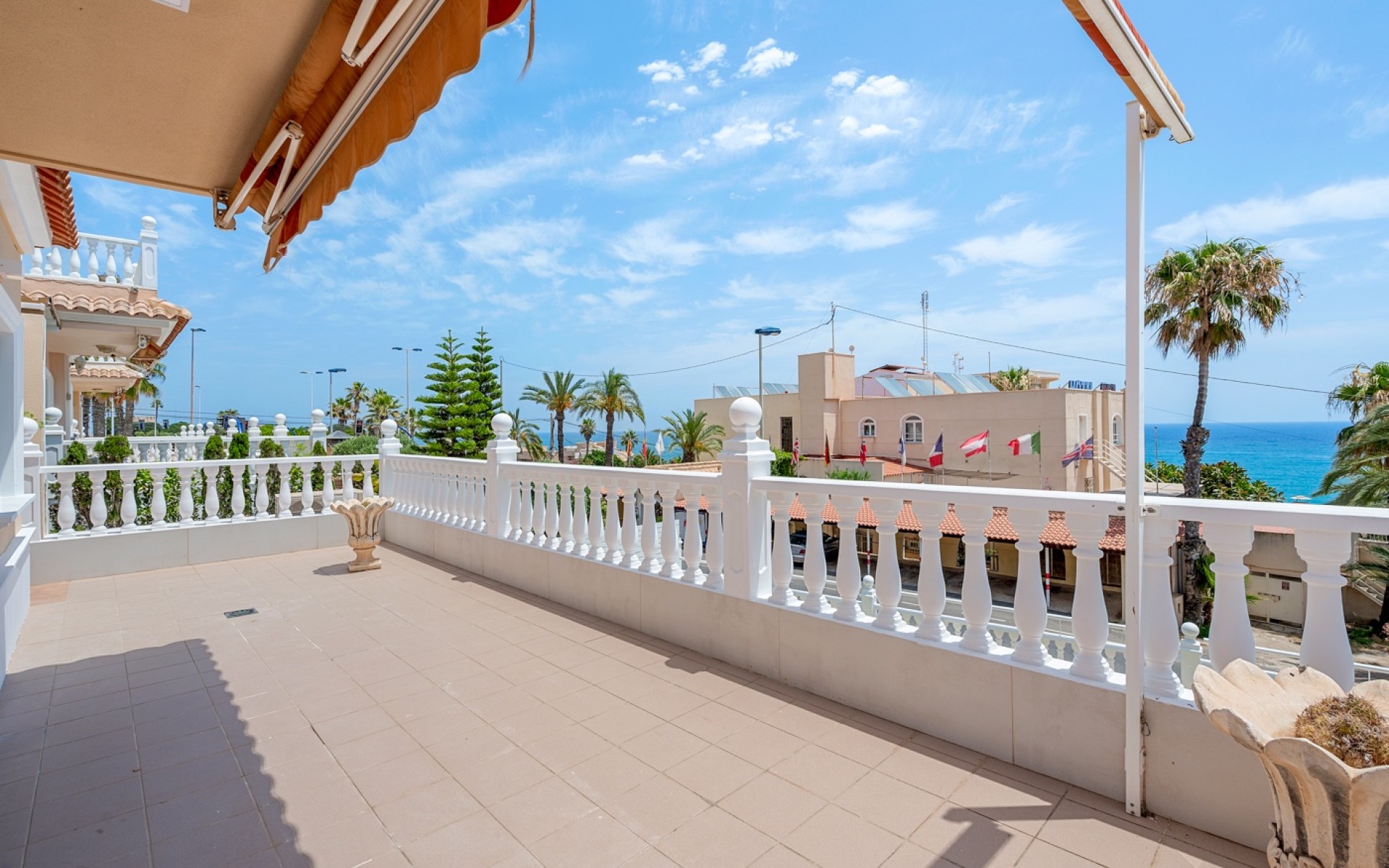 Resale - Villa - Torrevieja