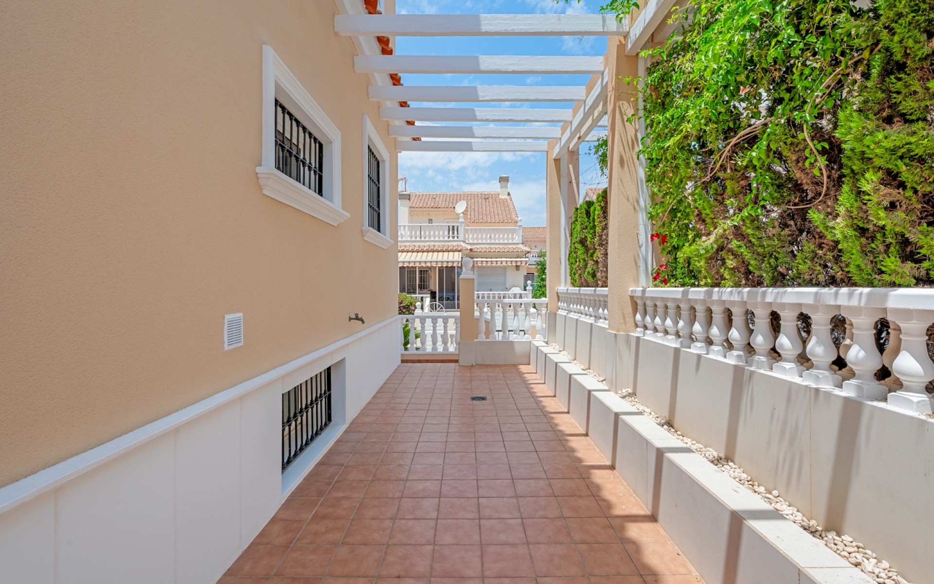 Resale - Villa - Torrevieja
