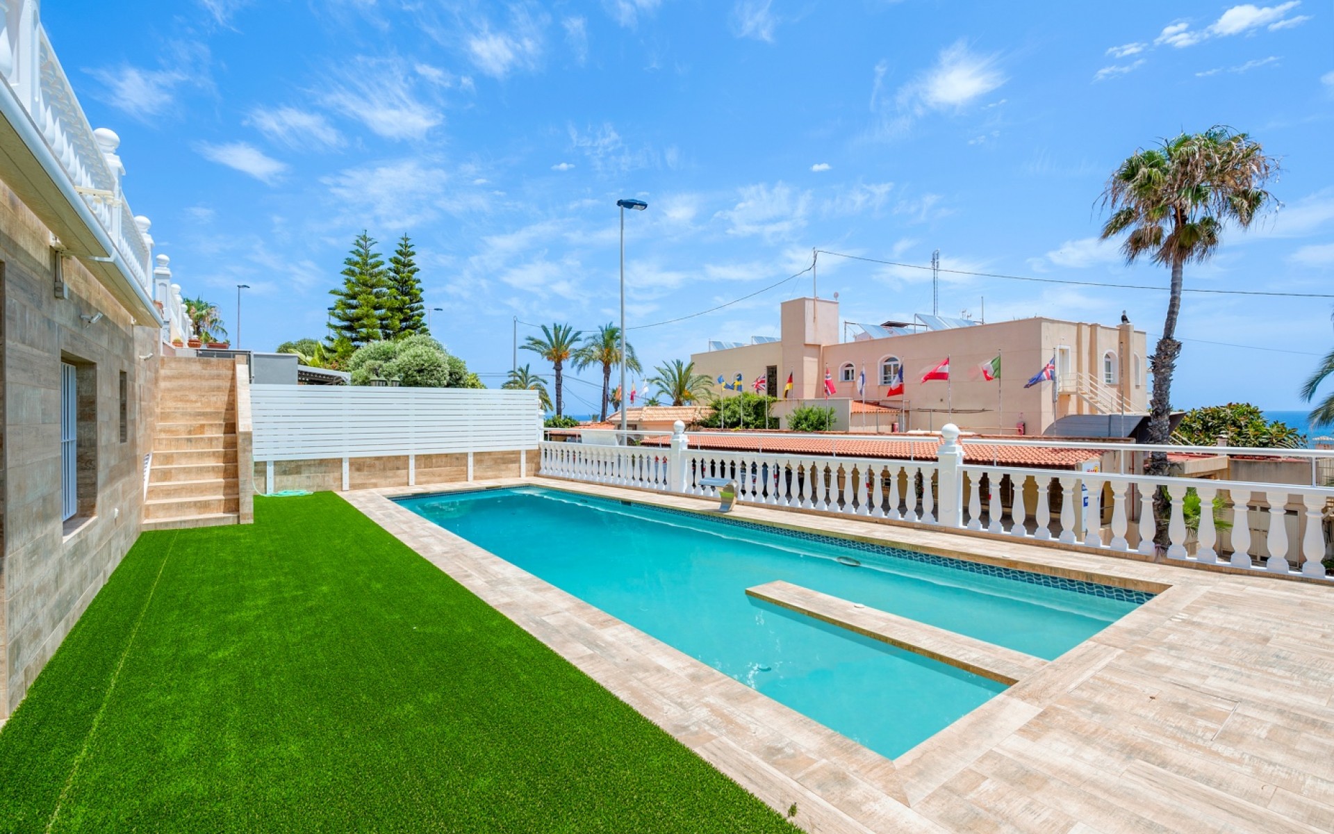 Resale - Villa - Torrevieja