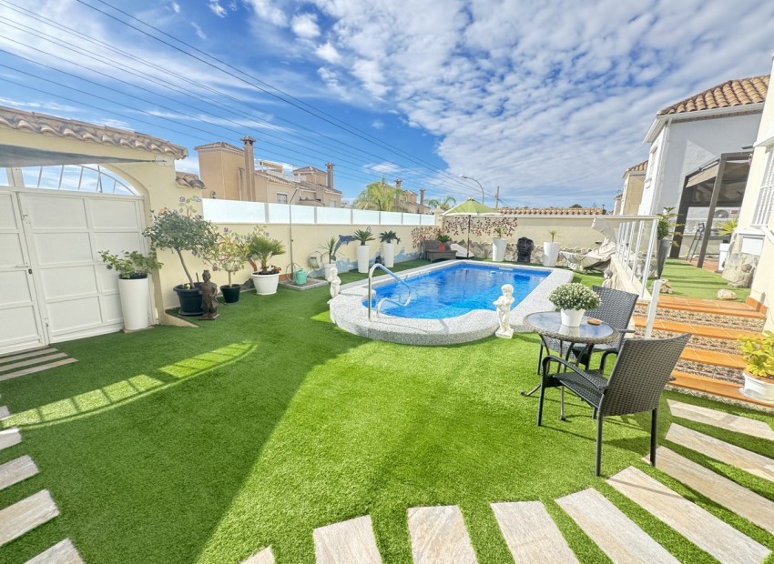 Resale - Villa - Villamartin