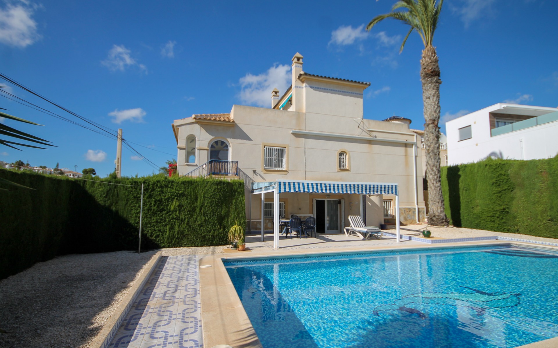 Resale - Villa - Villamartin