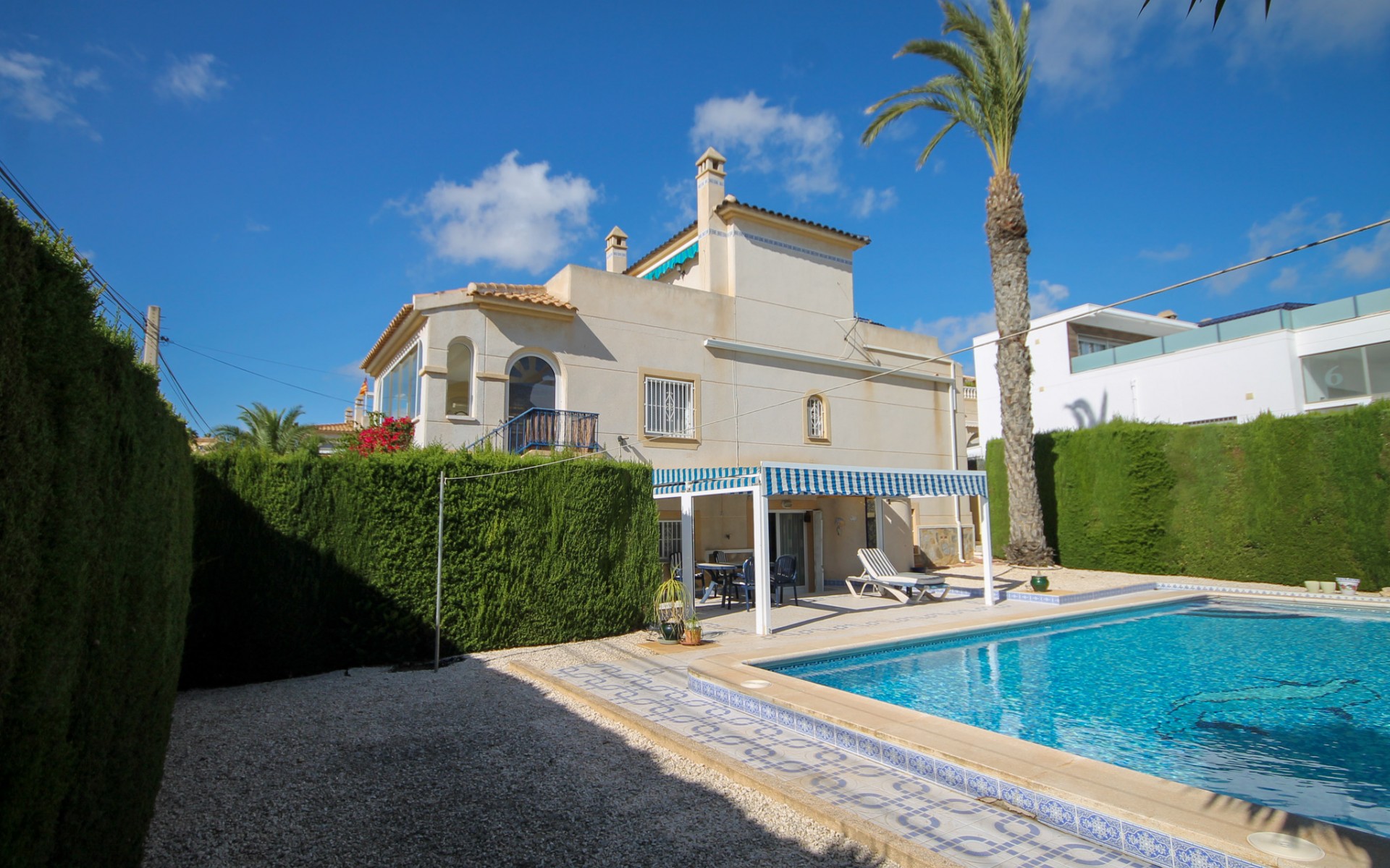 Resale - Villa - Villamartin