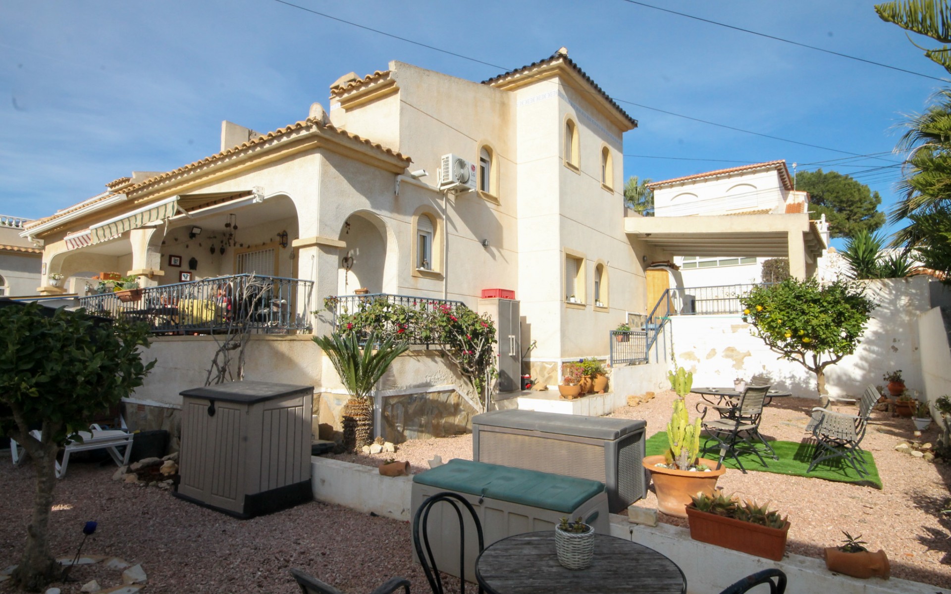 Resale - Villa - Villamartin