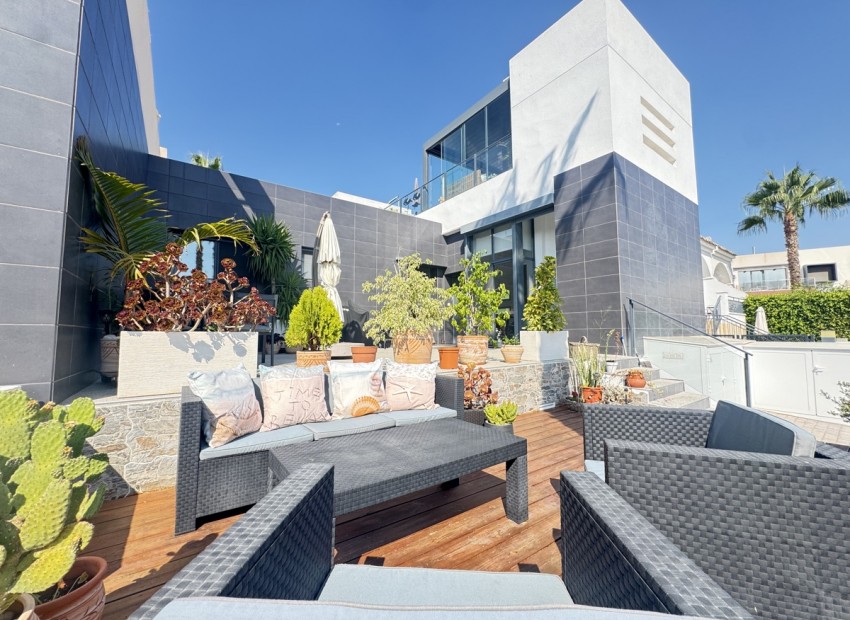 Resale - Villa - Villamartin