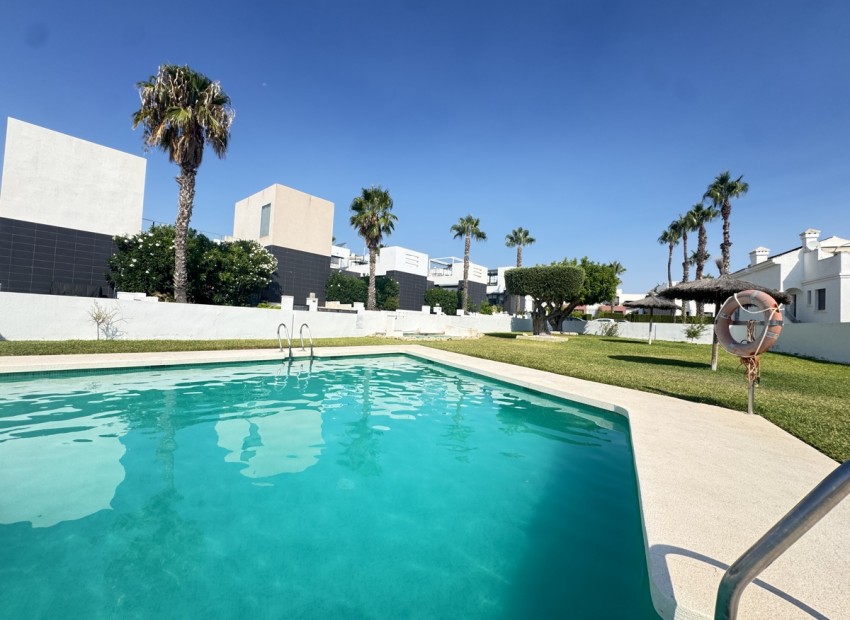 Resale - Villa - Villamartin
