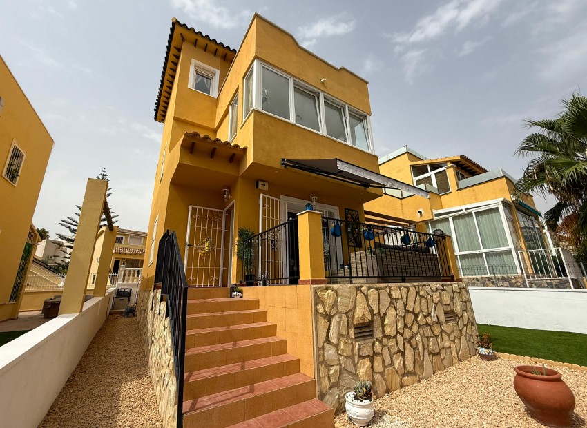 Resale - Villa - Villamartin