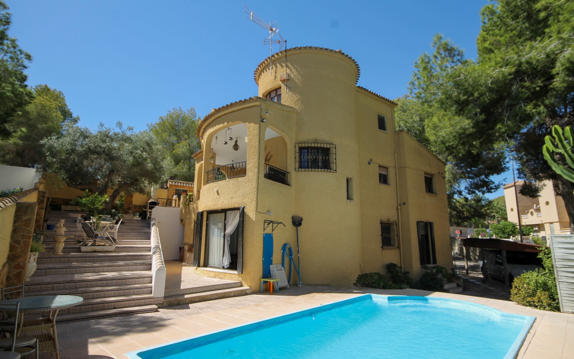 Resale - Villa - Villamartin