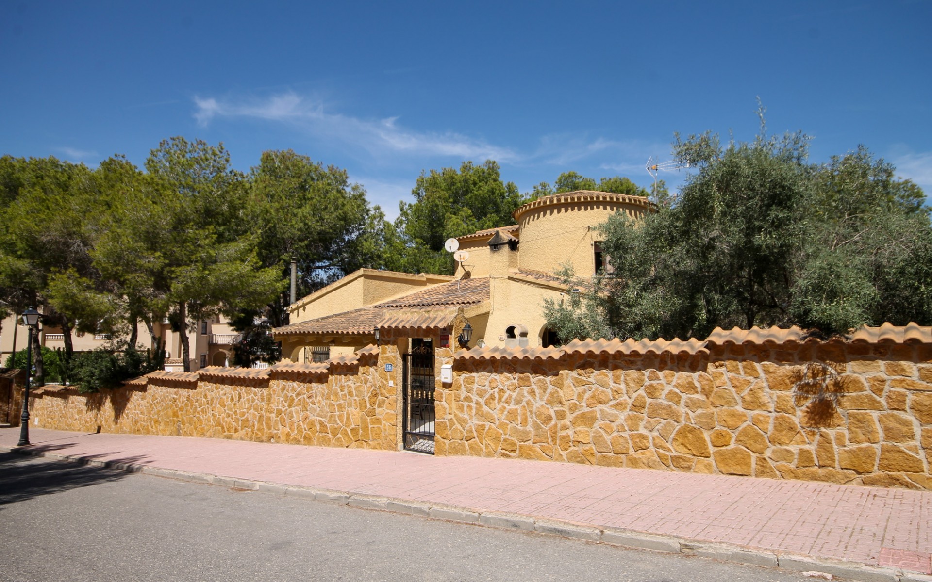 Resale - Villa - Villamartin
