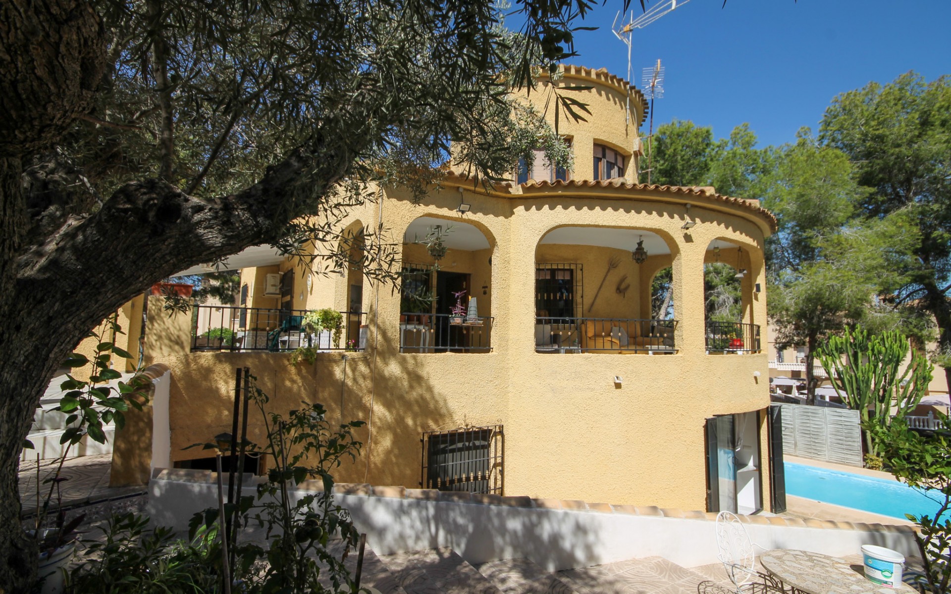 Resale - Villa - Villamartin