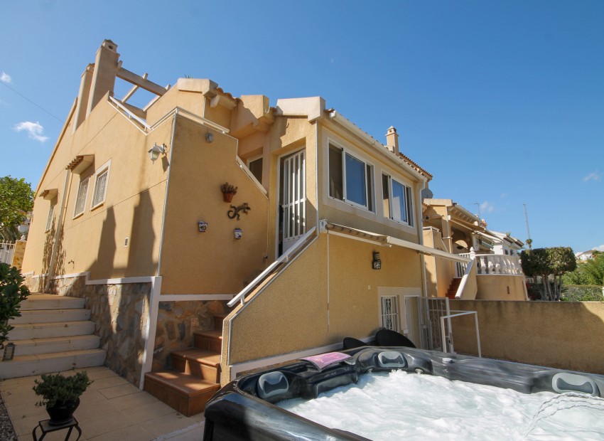 Resale - Villa - Villamartin