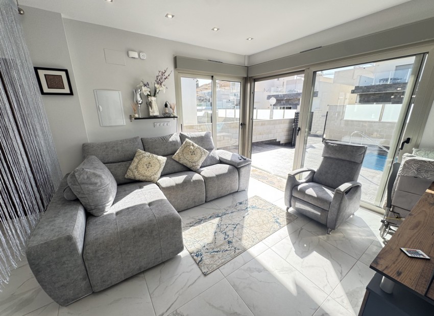 Resale - Villa - Villamartin