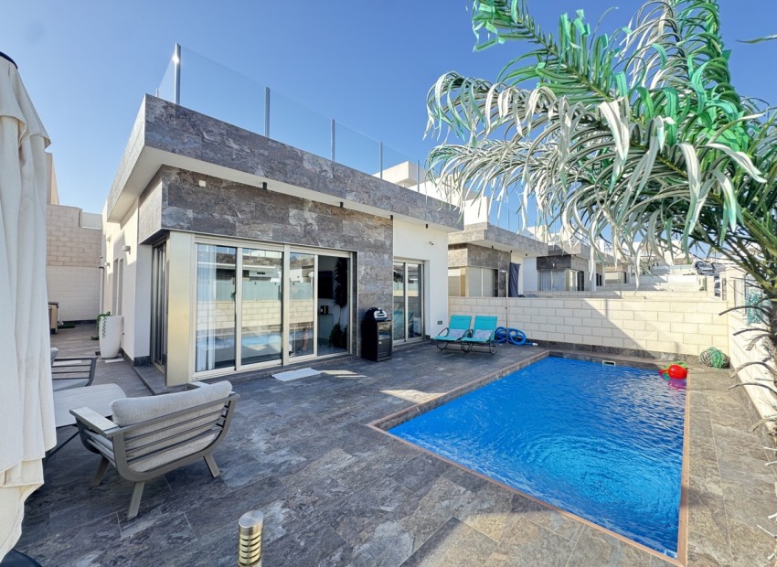 Resale - Villa - Villamartin