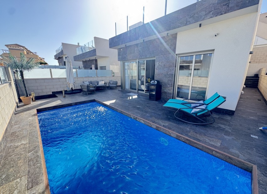 Resale - Villa - Villamartin