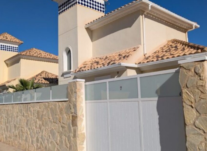 Resale - Villa - Villamartin