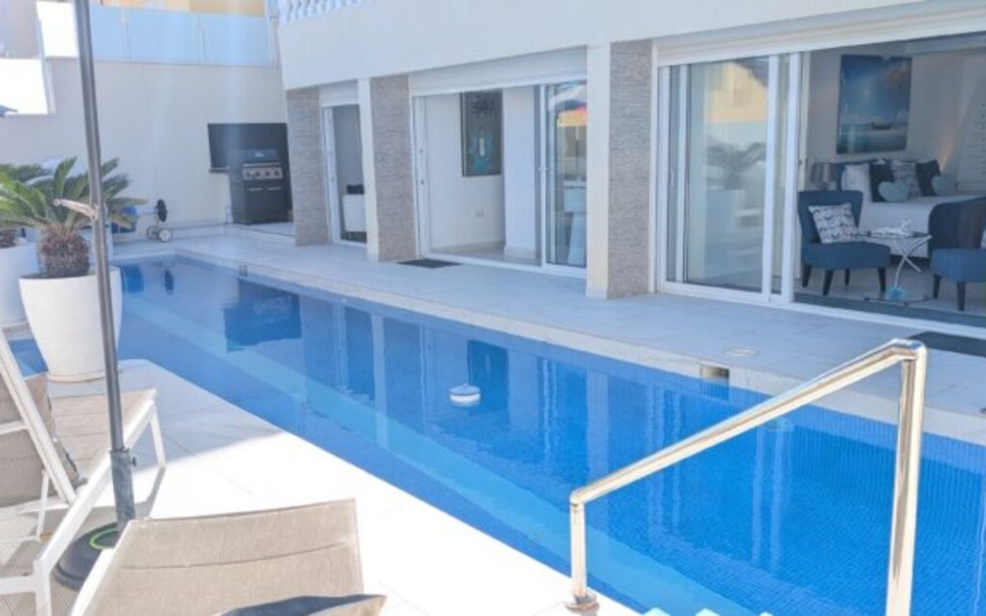 Resale - Villa - Villamartin