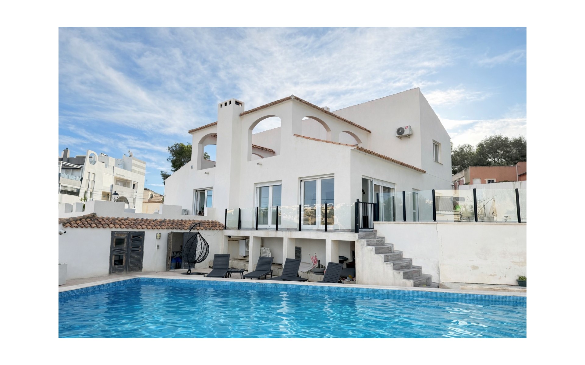 Resale - Villa - Villamartin