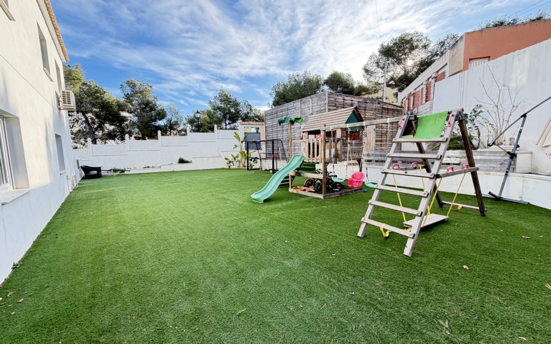 Resale - Villa - Villamartin