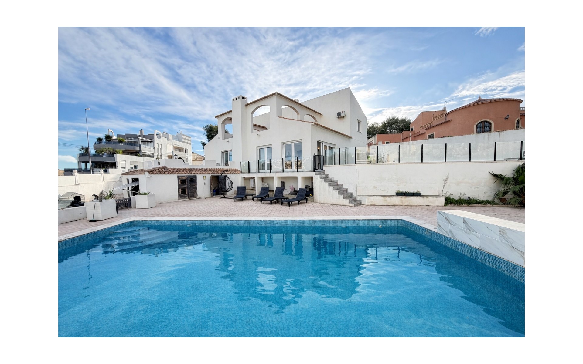 Resale - Villa - Villamartin