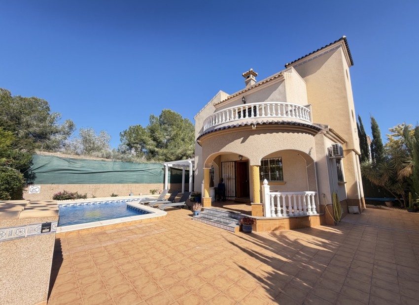 Resale - Villa - Villamartin