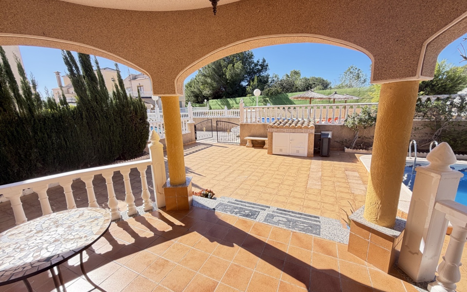 Resale - Villa - Villamartin