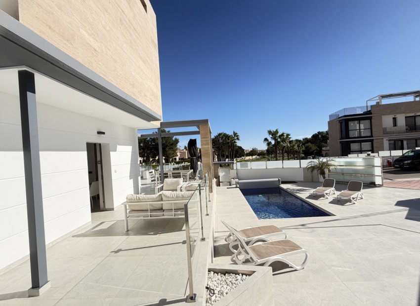 Resale - Villa - Villamartin