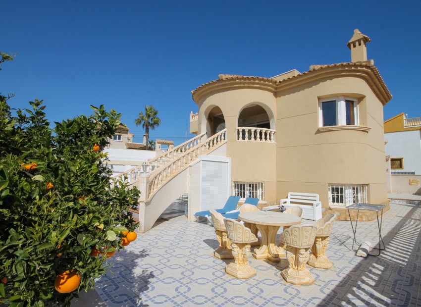 Resale - Villa - Villamartin