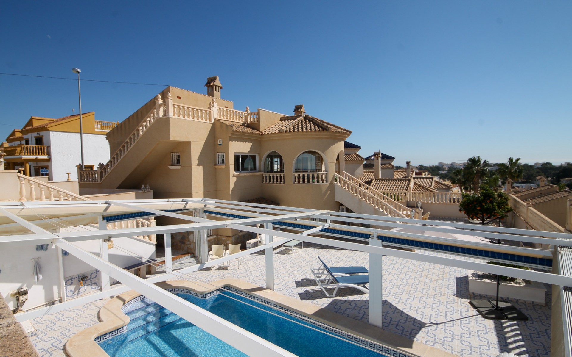 Resale - Villa - Villamartin